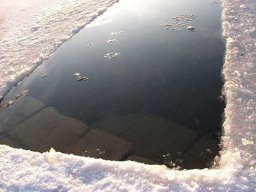 Eislaufen auf dem Baggersee