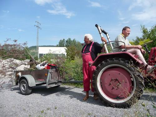 Traktor am Badesee in Hirschau