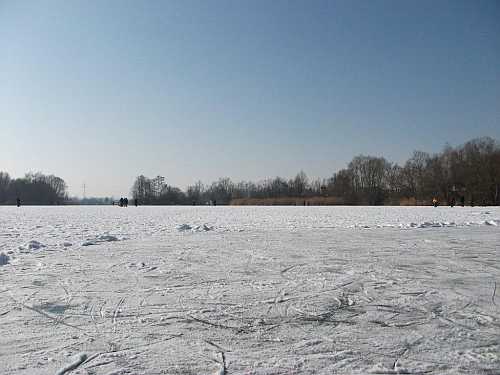 Eis auf dem Baggersee Hirschau